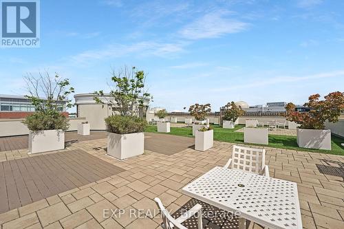 226 - 216 Oak Park Boulevard, Oakville, ON - Outdoor