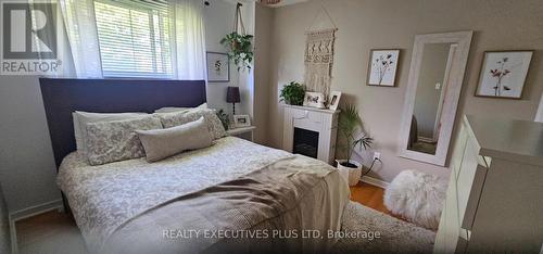 4509 Sussex Drive, Niagara Falls, ON - Indoor Photo Showing Bedroom