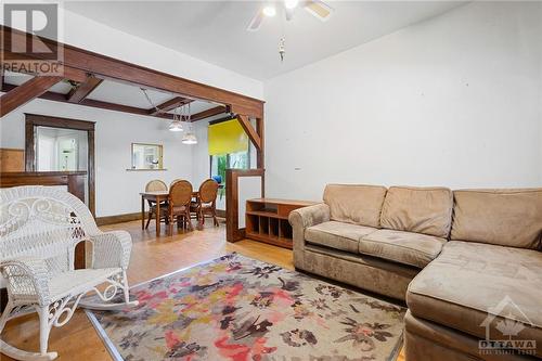 114 Queen Mary Street, Ottawa, ON - Indoor Photo Showing Living Room