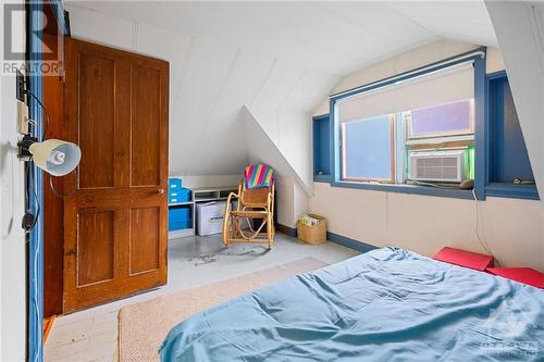 114 Queen Mary Street, Ottawa, ON - Indoor Photo Showing Bedroom