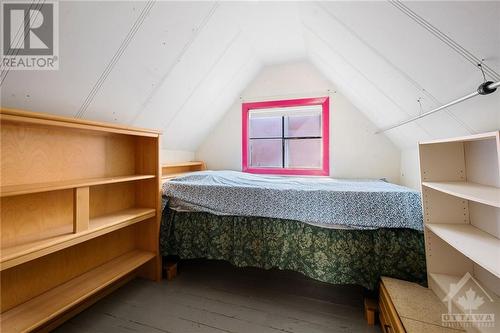 114 Queen Mary Street, Ottawa, ON - Indoor Photo Showing Bedroom