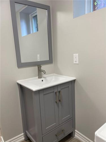 117 Organ Crescent|Unit #2, Hamilton, ON - Indoor Photo Showing Bathroom