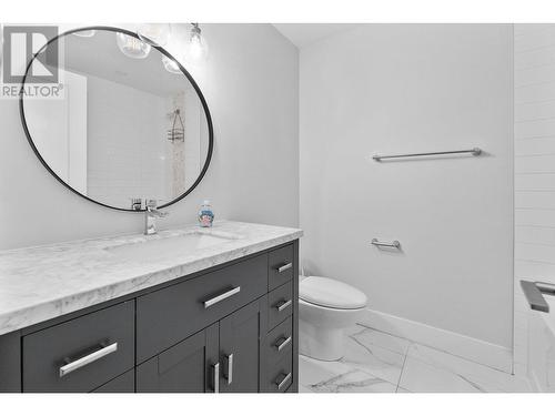 600 Thorneloe Road, Kelowna, BC - Indoor Photo Showing Bathroom