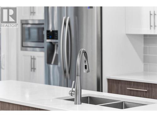 600 Thorneloe Road, Kelowna, BC - Indoor Photo Showing Kitchen With Double Sink With Upgraded Kitchen