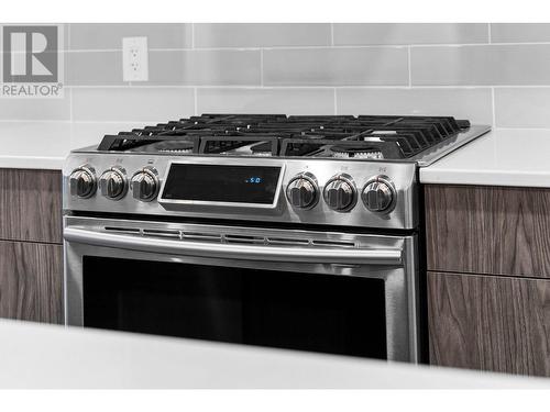 600 Thorneloe Road, Kelowna, BC - Indoor Photo Showing Kitchen