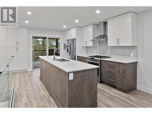 600 Thorneloe Road, Kelowna, BC - Indoor Photo Showing Kitchen With Double Sink With Upgraded Kitchen