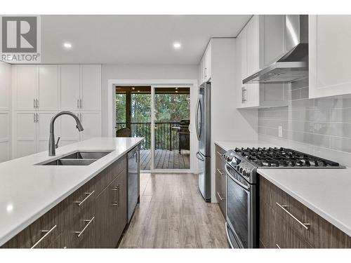 600 Thorneloe Road, Kelowna, BC - Indoor Photo Showing Kitchen With Stainless Steel Kitchen With Double Sink With Upgraded Kitchen