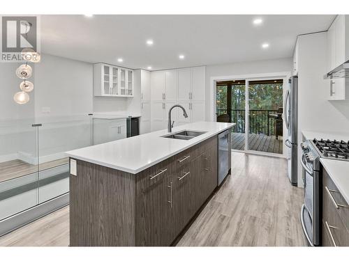 600 Thorneloe Road, Kelowna, BC - Indoor Photo Showing Kitchen With Double Sink With Upgraded Kitchen