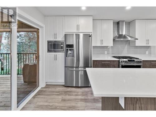 600 Thorneloe Road, Kelowna, BC - Indoor Photo Showing Kitchen With Stainless Steel Kitchen With Upgraded Kitchen