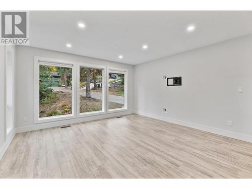 600 Thorneloe Road, Kelowna, BC - Indoor