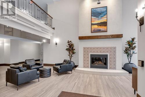 1128 Sunset Drive Unit# 407, Kelowna, BC - Indoor Photo Showing Living Room With Fireplace