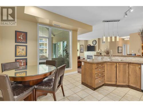 1128 Sunset Drive Unit# 407, Kelowna, BC - Indoor Photo Showing Dining Room