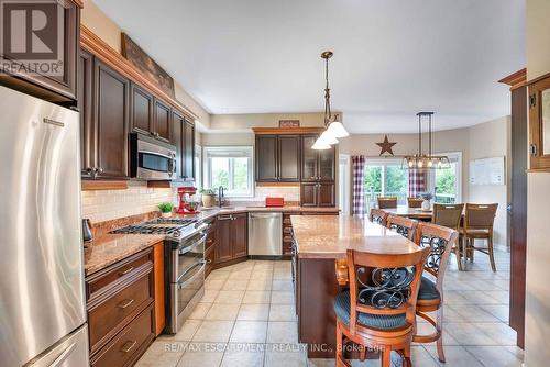 465 Carrie Avenue, Fort Erie, ON - Indoor Photo Showing Kitchen