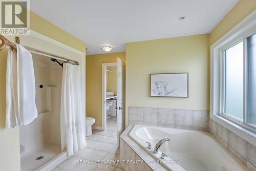 465 Carrie Avenue, Fort Erie, ON - Indoor Photo Showing Bathroom