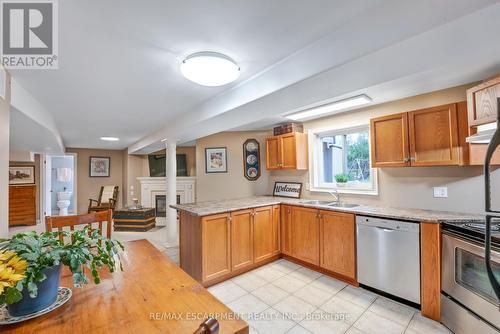 465 Carrie Avenue, Fort Erie, ON - Indoor Photo Showing Kitchen With Double Sink