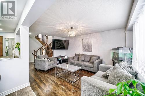 32 Cedarville Drive, Hamilton, ON - Indoor Photo Showing Living Room