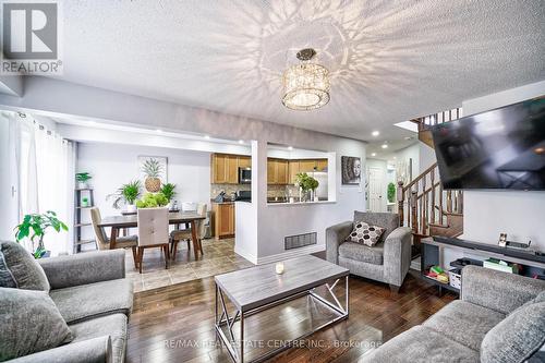 32 Cedarville Drive, Hamilton, ON - Indoor Photo Showing Living Room