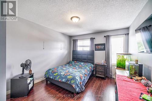 32 Cedarville Drive, Hamilton (Stoney Creek Mountain), ON - Indoor Photo Showing Bedroom