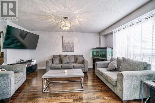 32 Cedarville Drive, Hamilton (Stoney Creek Mountain), ON - Indoor Photo Showing Living Room