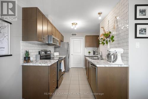 9 - 11 Stockbridge Gardens, Hamilton (Stoney Creek Mountain), ON - Indoor Photo Showing Kitchen