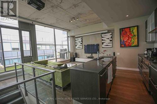 1505 - 25 Oxley Street, Toronto, ON - Indoor Photo Showing Kitchen