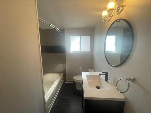 39 Lawfield Drive|Unit #1, Hamilton, ON - Indoor Photo Showing Bathroom