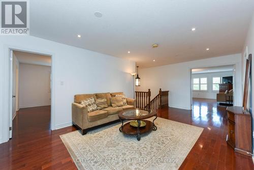 2522 Lyndhurst Drive, Oakville, ON - Indoor Photo Showing Living Room