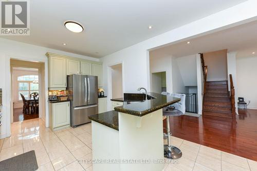 2522 Lyndhurst Drive, Oakville, ON - Indoor Photo Showing Kitchen