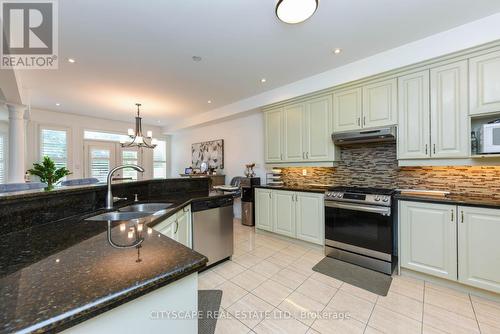 2522 Lyndhurst Drive, Oakville, ON - Indoor Photo Showing Kitchen With Double Sink With Upgraded Kitchen