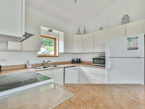 Kitchen - 16-330 Rue De La Grande-Corniche, Sainte-Adèle, QC - Indoor Photo Showing Kitchen With Double Sink