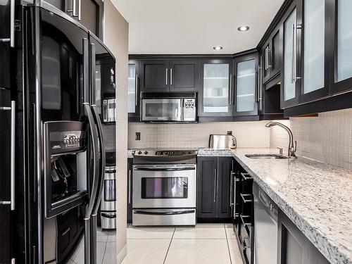 Kitchen - 1501-70 Rue De La Barre, Longueuil (Le Vieux-Longueuil), QC - Indoor Photo Showing Kitchen With Upgraded Kitchen