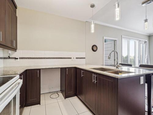 Cuisine - 412-3350 Boul. De La Concorde E., Laval (Duvernay), QC - Indoor Photo Showing Kitchen With Double Sink With Upgraded Kitchen