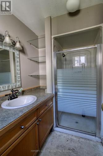 12 Portsmouth Road, London, ON - Indoor Photo Showing Bathroom