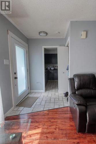 12 Portsmouth Road, London, ON - Indoor Photo Showing Living Room