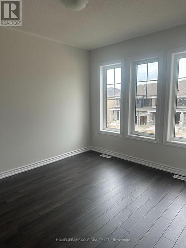 5 Prudhoe Terrace, Barrie, ON - Indoor Photo Showing Other Room