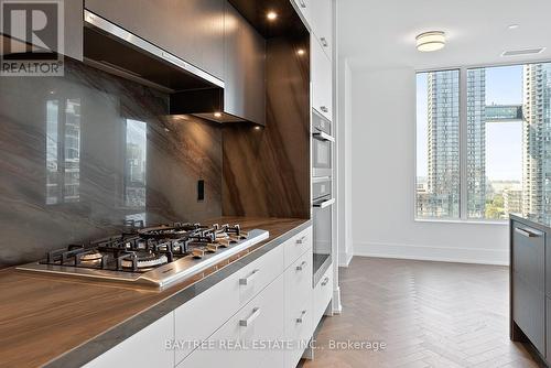 1108 - 455 Wellington Street W, Toronto (Waterfront Communities), ON - Indoor Photo Showing Kitchen