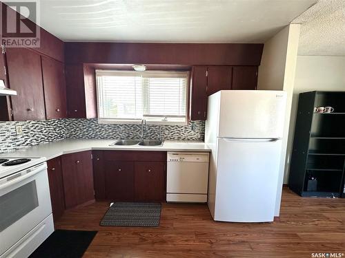 236 2Nd Avenue W, Spiritwood, SK - Indoor Photo Showing Kitchen With Double Sink