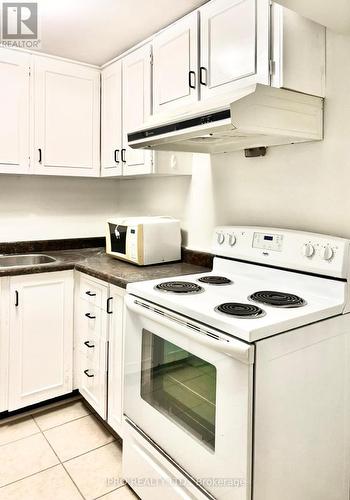 Lower - 33 Yatesbury Road, Toronto (Bayview Woods-Steeles), ON - Indoor Photo Showing Kitchen