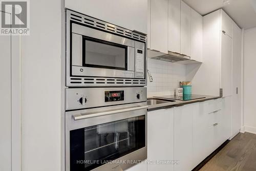 604 - 955 Bay Street, Toronto (Bay Street Corridor), ON - Indoor Photo Showing Kitchen