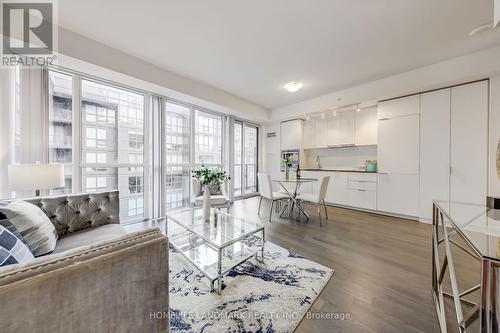 604 - 955 Bay Street, Toronto, ON - Indoor Photo Showing Living Room