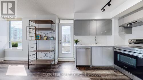 307 - 370 Highway 7 E, Richmond Hill (Doncrest), ON - Indoor Photo Showing Kitchen With Stainless Steel Kitchen