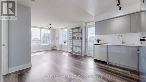 307 - 370 Highway 7 E, Richmond Hill (Doncrest), ON - Indoor Photo Showing Kitchen