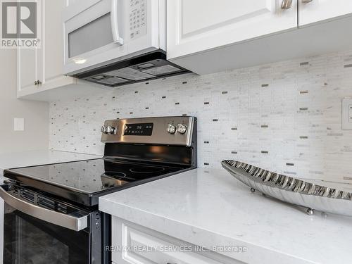 29 Doris Pawley Crescent, Caledon, ON - Indoor Photo Showing Kitchen