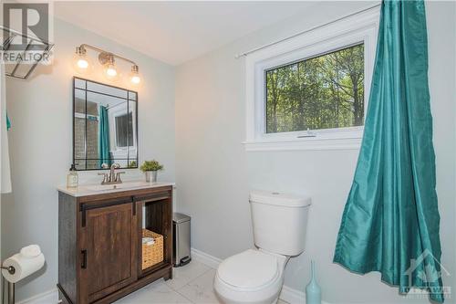 779 Bayview Drive, Ottawa, ON - Indoor Photo Showing Bathroom