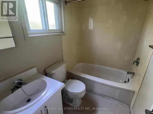 41 Maryknoll Avenue, Kawartha Lakes (Lindsay), ON - Indoor Photo Showing Bathroom