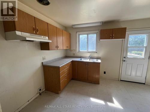 41 Maryknoll Avenue, Kawartha Lakes (Lindsay), ON - Indoor Photo Showing Kitchen