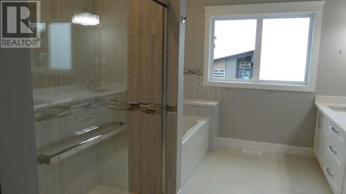 2590 Crown Crest Drive, West Kelowna, BC - Indoor Photo Showing Bathroom