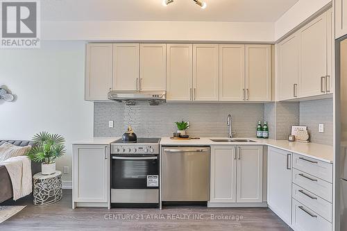 525E - 278 Buchanan Drive, Markham, ON - Indoor Photo Showing Kitchen With Double Sink With Upgraded Kitchen