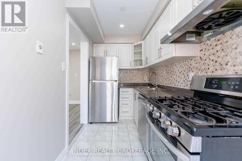 117 Richwood Crescent, Brampton, ON - Indoor Photo Showing Kitchen