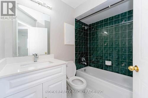 117 Richwood Crescent, Brampton, ON - Indoor Photo Showing Bathroom